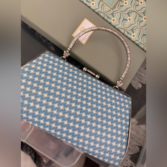 Elegant Blue Patterned Handbag with Crystal Mickey Mouse Clasp - Picture 6 of 6